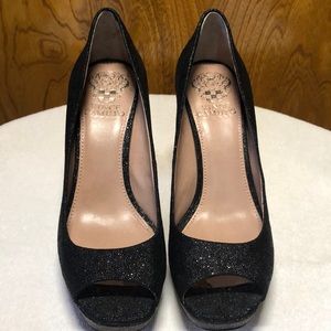 VINCE CAMUTO Black Peep Toe Pump 7